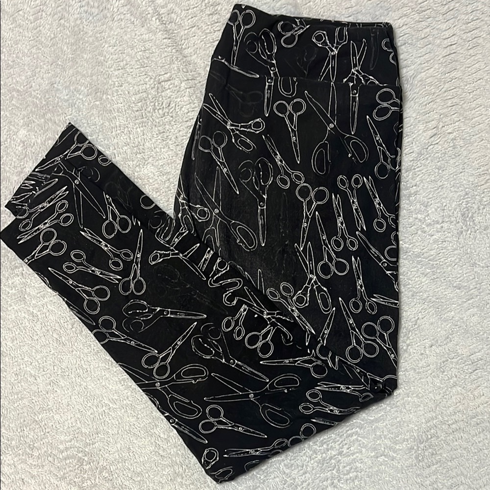LuLaRoe Black and Gray Scissors Print Pants